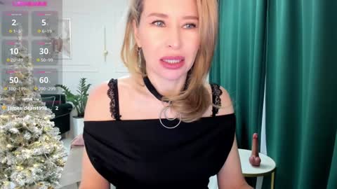 Jolie Ozolla online show from December 28, 6:06 am