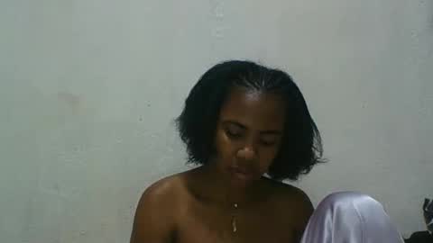 joliedonnue online show from December 3, 8:22 pm