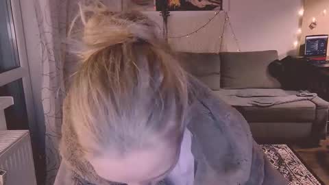 Snapshot of joy_keys chatting on February 18, 3:54 pm joy_keys online show from February 18, 3:54 pm