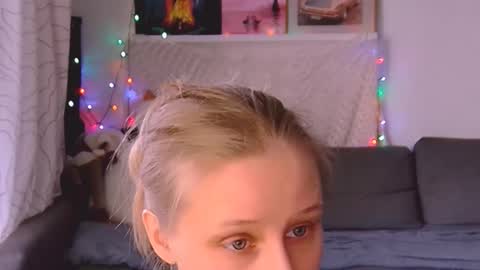 Snapshot of joy_keys chatting on March 4, 2:32 pm joy_keys online show from March 4, 2:32 pm