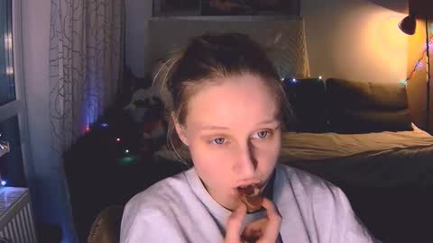 Snapshot of joy_keys chatting on December 17, 1:49 pm joy_keys online show from December 17, 1:49 pm