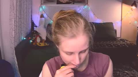 Snapshot of joy_keys chatting on December 28, 2:21 pm joy_keys online show from December 28, 2:21 pm