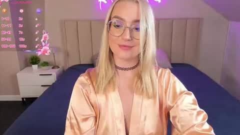 Vickie online show from October 17, 10:07 am