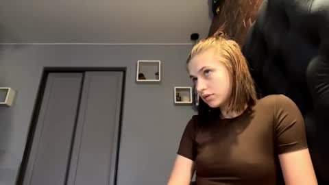 Lola online show from October 27, 9:38 am