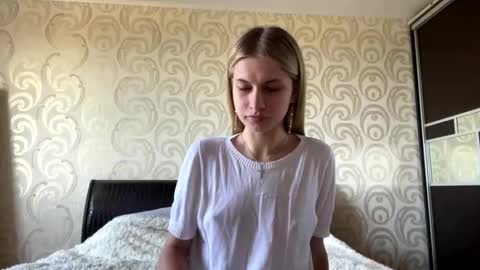 Lola online show from May 27, 6:32 am