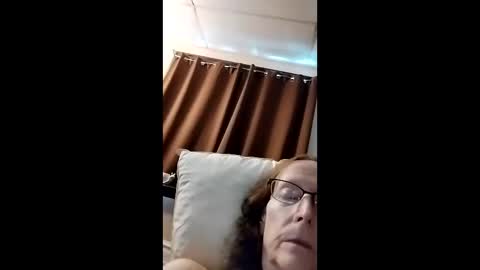 I dont do web cam This thing does a thing of its own online show from May 23, 9:35 pm