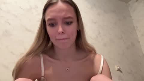 Snapshot of juicy_angels chatting on February 22, 3:10 pm alexa online show from February 22, 3:10 pm