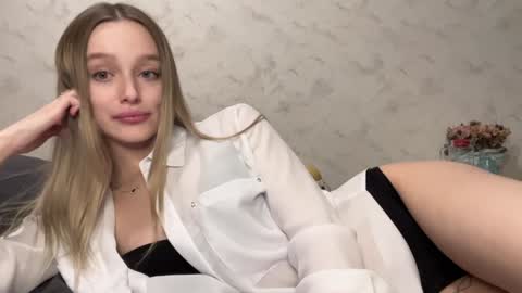 Snapshot of juicy_angels chatting on December 4, 4:16 pm alexa online show from December 4, 4:16 pm