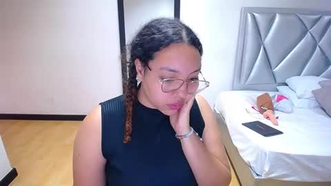 juicy_bignipples18 online show from December 2, 1:45 pm