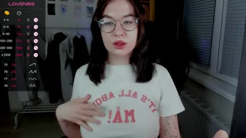 Bella online show from April 5, 6:07 pm