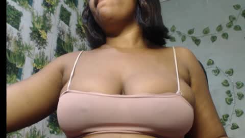 Snapshot of juicy_gold22 chatting on January 27, 5:47 am Mariagold online show from January 27, 5:47 am