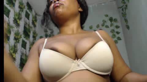 Snapshot of juicy_gold22 chatting on February 2, 5:04 pm Mariagold online show from February 2, 5:04 pm
