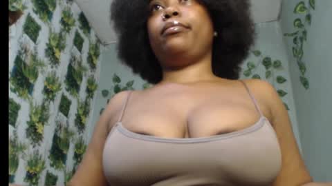 Snapshot of juicy_gold22 chatting on February 14, 9:10 pm Mariagold online show from February 14, 9:10 pm