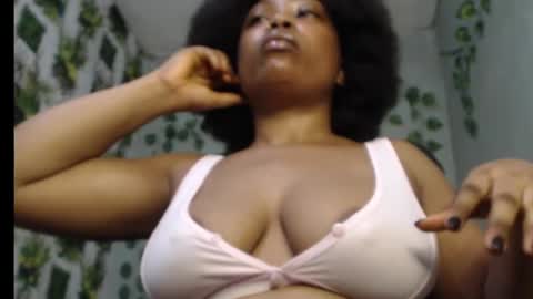 Snapshot of juicy_gold22 chatting on February 8, 8:10 pm Mariagold online show from February 8, 8:10 pm