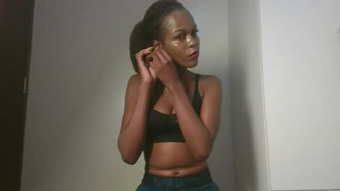 Juicey lovely online show from February 5, 7:50 pm