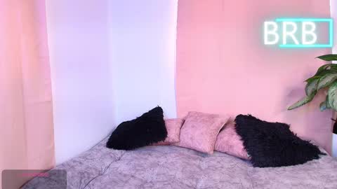 Jules and Gia online show from February 16, 6:19 pm