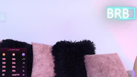 Jules and Gia online show from May 18, 1:17 pm