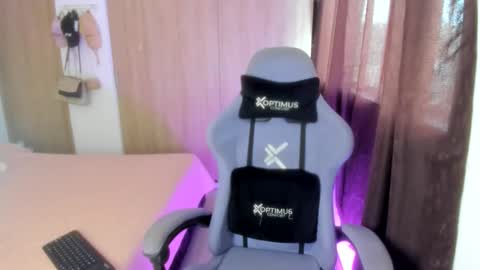 juli_santos_22 online show from May 21, 7:56 pm