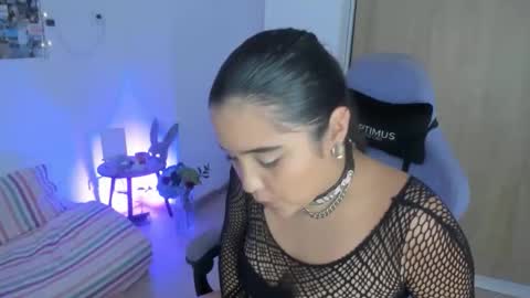 juli_santos_22 online show from November 12, 11:36 pm
