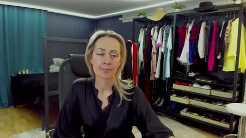 julia__cherry_ online show from March 12, 5:04 pm