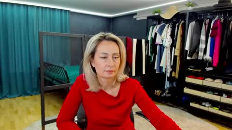 julia__cherry_ online show from May 12, 12:12 pm