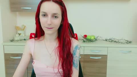 JuliaJae online show from March 1, 7:30 am