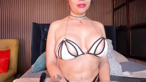 Julia online show from October 31, 2:24 am