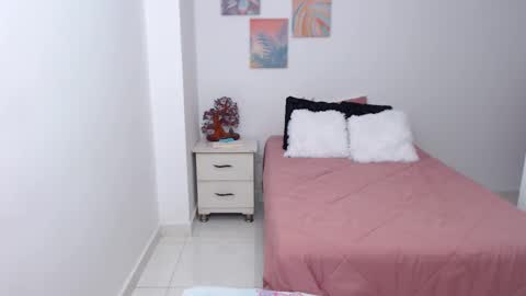 Snapshot of julia_gray_ chatting on January 15, 9:41 pm julia online show from January 15, 9:41 pm