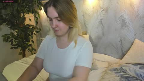 Snapshot of julia_jips chatting on September 25, 9:19 am Julia Jips online show from September 25, 9:19 am