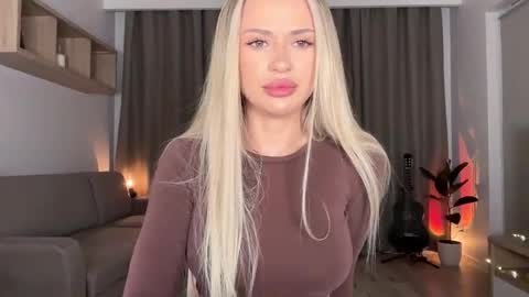 Snapshot of julia_rle chatting on October 1, 10:59 pm Julia R Le online show from October 1, 10:59 pm