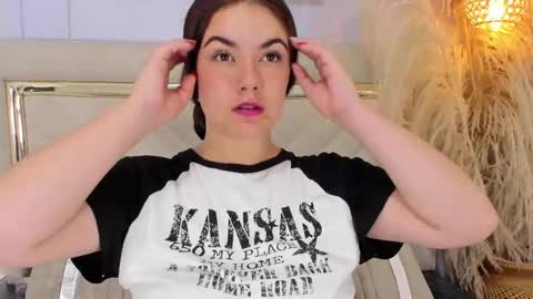 JULI  online show from December 5, 8:00 pm