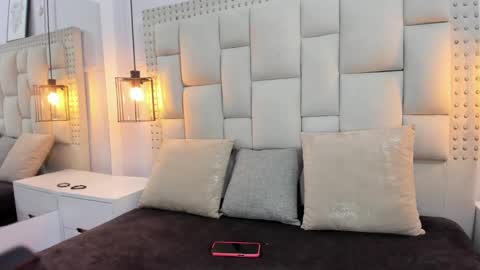 JULI  online show from December 6, 9:56 pm