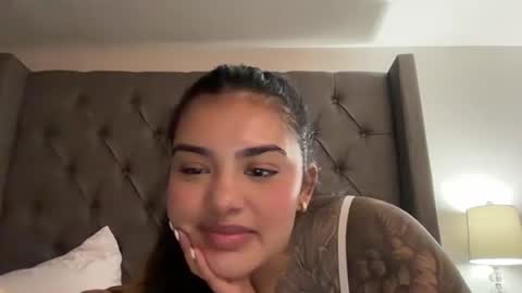 julianah5234 online show from March 22, 4:18 am