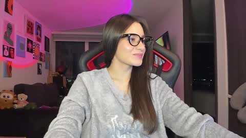 Jeimy Help me to reach 100 thumbs up online show from April 8, 1:30 am