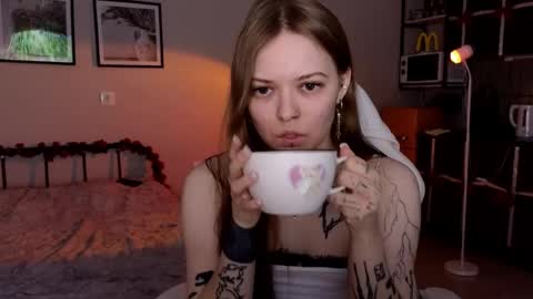 julidropp online show from May 12, 7:20 pm