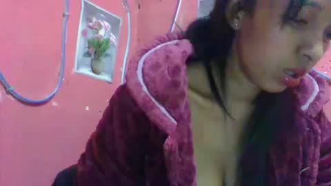 julie0612 online show from May 12, 6:36 pm