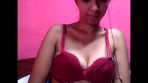 Snapshot of julie0612 chatting on February 20, 5:44 am julie0612 online show from February 20, 5:44 am