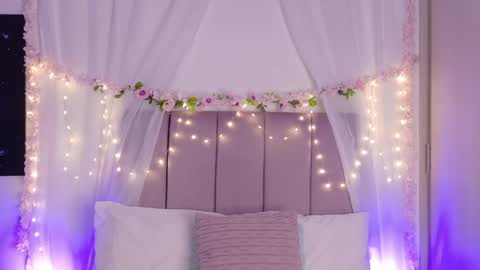 Juliet Bennet online show from May 7, 2:38 am