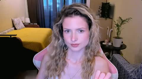 Julie online show from May 26, 2:05 pm