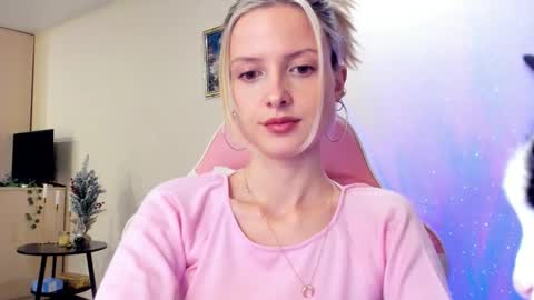 Julie online show from November 4, 2:00 pm