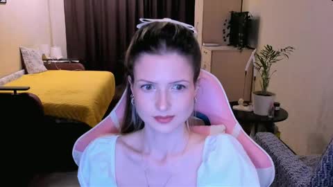 Julie online show from May 19, 4:47 pm