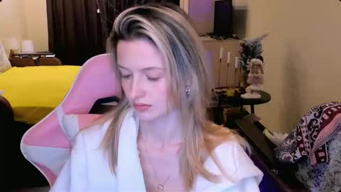 Julie online show from January 11, 4:01 pm