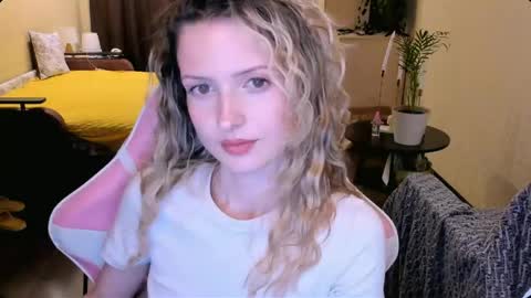 Julie online show from May 10, 5:04 pm