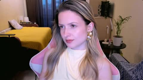 Julie online show from May 22, 2:59 pm