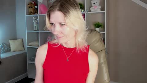 Julie Lucasss online show from March 11, 12:48 am