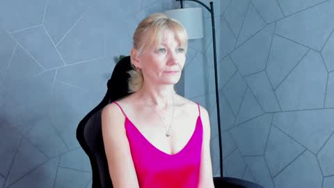 Julie Lucasss online show from May 17, 11:59 pm