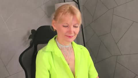 Julie Lucasss online show from May 6, 12:36 am