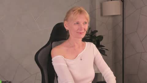 Julie Lucasss online show from May 7, 12:37 am