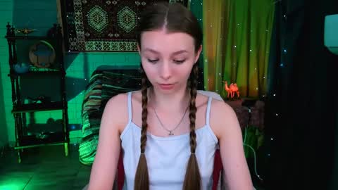 juliedaniel online show from May 20, 8:22 am