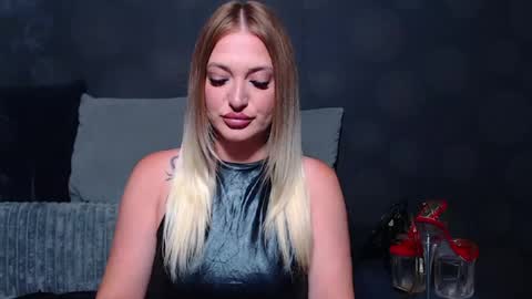 julia online show from July 19, 5:10 am